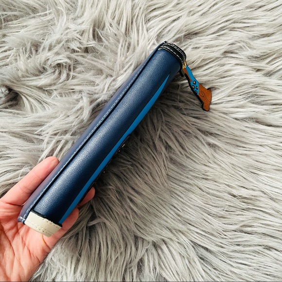 Dog lovers zip around wallet - Picture 5 of 9